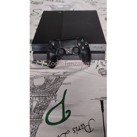 Play station 4 Console - 3/4