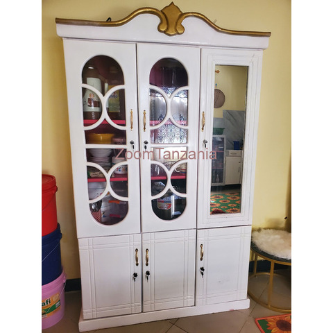 USED STUNNING GLASS CUPBOARD IN GREAT SHAPE - 2/4