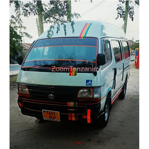Toyota HiAce - 2/4