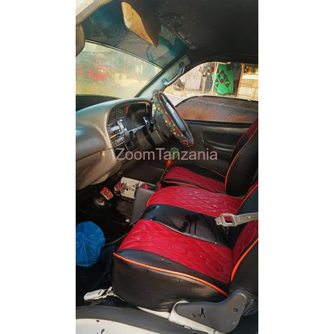 Toyota HiAce - 3/4