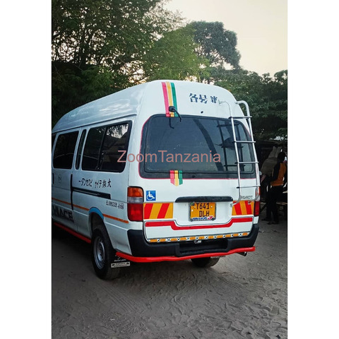 Toyota HiAce - 4/4