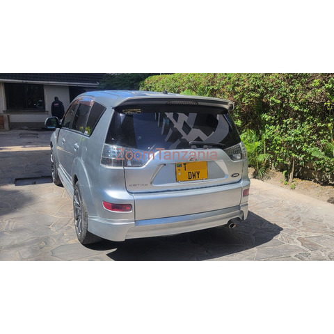 Mitsubishi Outlander - 3/4
