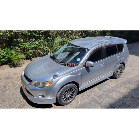 Mitsubishi Outlander - 1/4