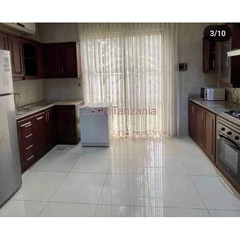 4bdrm compound house/villa for rent oyster bay