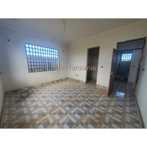 Two apartments sharing the same compound for sale Madale Mbopo - 2/4