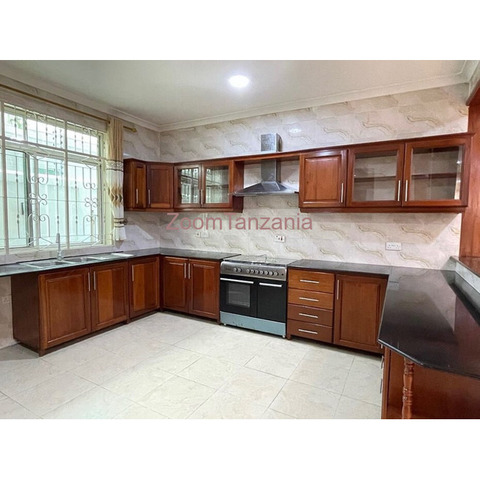 5bdrm stand alone house msasani peninsula - 2/3