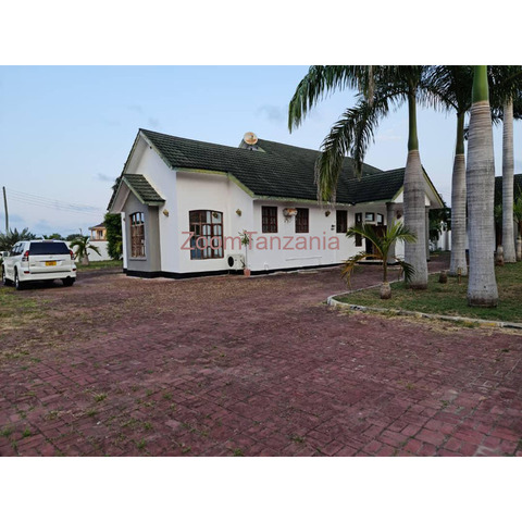 HOUSE FOR SALE BAHARI BEACH - 1/4