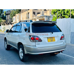 2005 Toyota Harrier - 1