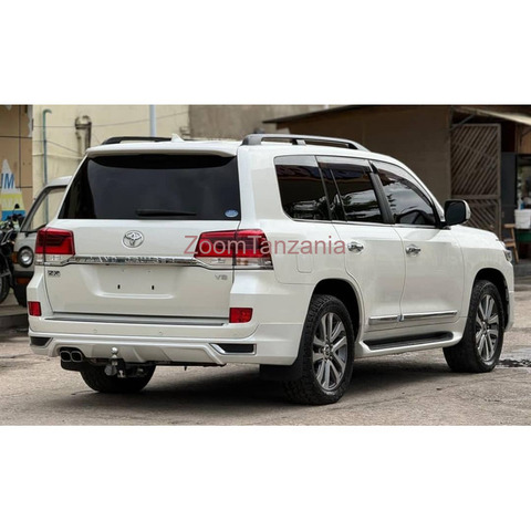 2018 TOYOTA LANDCRUISER ZX - 2/4