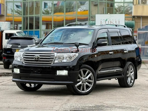 TOYOTA LANDCRUISER LC200 - 1/4