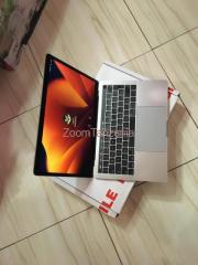 Apple MacBook Pro 2017 Touchbar core i5 Ram 16GB SSD 512GB