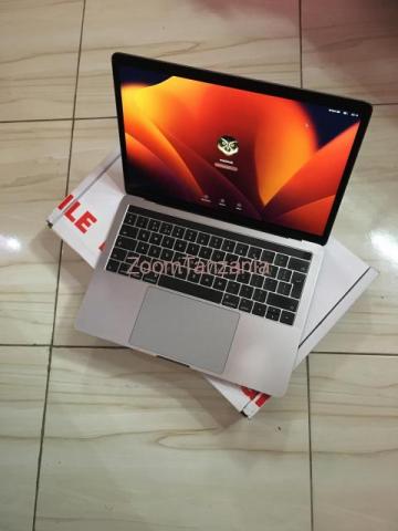 Apple MacBook Pro 2017 Touchbar core i5 Ram 16GB SSD 512GB - 3/4