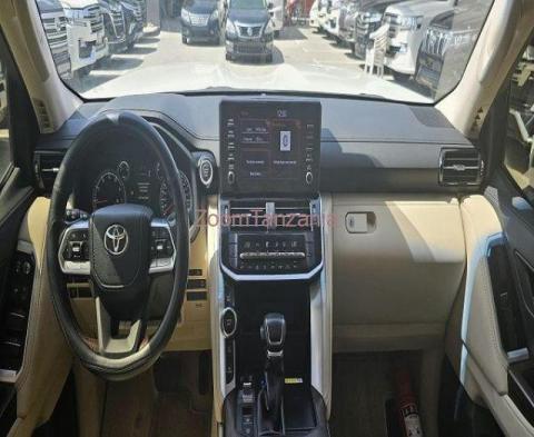 USED 2022 TOYOTA LANDCRUSIER - 1/6
