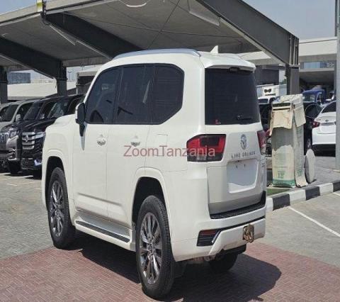 USED 2022 TOYOTA LANDCRUSIER - 4/6