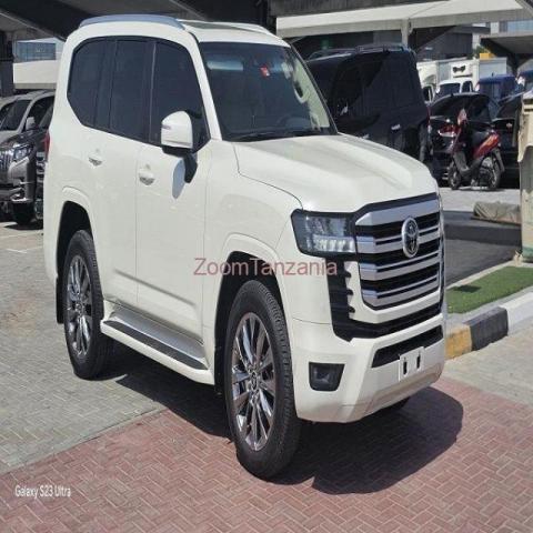 USED 2022 TOYOTA LANDCRUSIER - 5/6