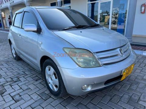 TOYOTA IST - 3/3