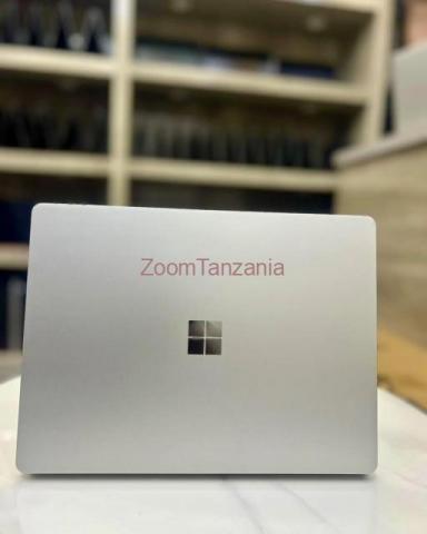 Microsoft Surface Laptop Go - 2/3