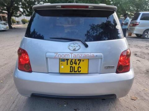 Toyota ist - 1/4