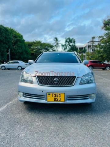 Toyota Crown athlete - 2/5