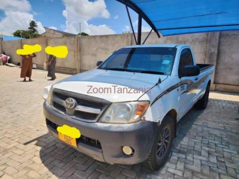 Hilux single cabin pickup - 1/4