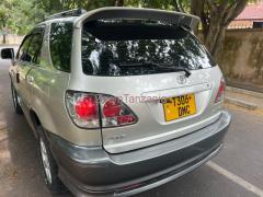 Toyota Harrier old model