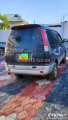 Toyota Noah old model sr40