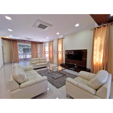 4bdrm luxury  modern villa for rent - 1/4