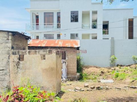 eneo linauzwa pasiansi ( kiwanja cha tatu kutoka airport road ) - 2/3
