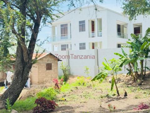 eneo linauzwa pasiansi ( kiwanja cha tatu kutoka airport road ) - 3/3