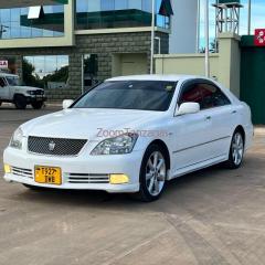 Toyota Crown athlete