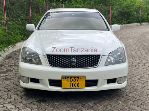 Crown Athlete Nzuri ml:13,900,000/= - 1/4