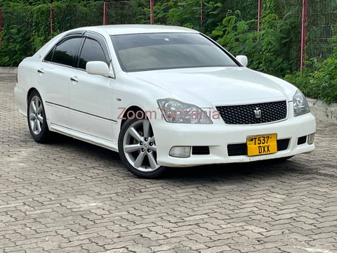 Crown Athlete Nzuri ml:13,900,000/= - 2/4