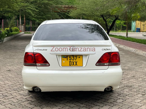 Crown Athlete Nzuri ml:13,900,000/= - 4/4