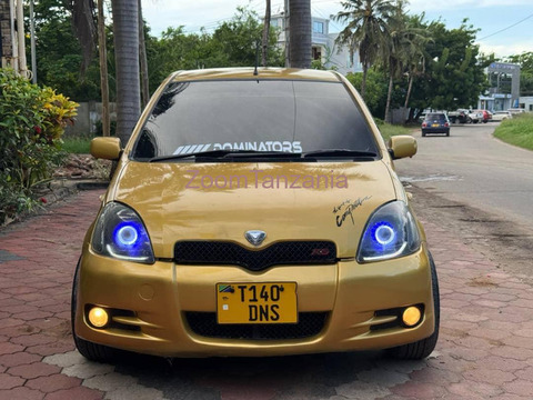 TOYOTA VITZ RS - 1/6