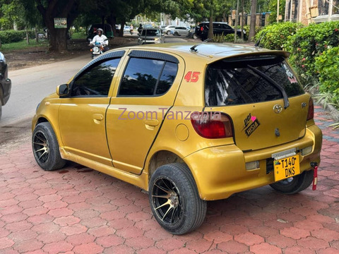 TOYOTA VITZ RS - 2/6