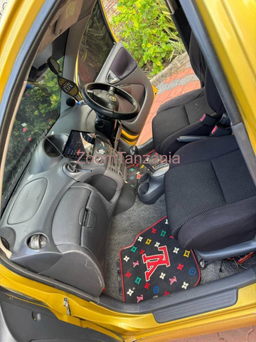 TOYOTA VITZ RS - 3/6