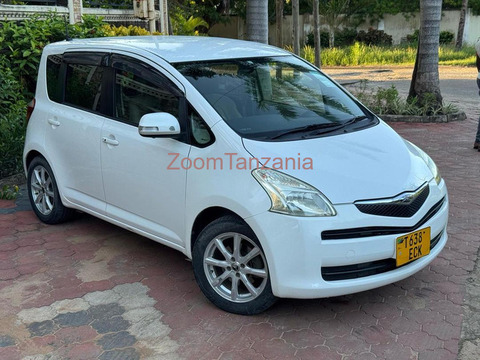 Toyota Ractis - 2/6