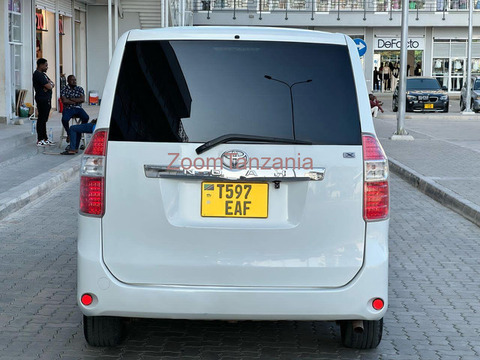 Toyota Noah New model - 2/6