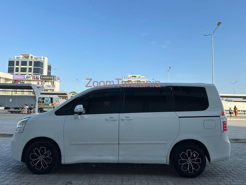 Toyota Noah New model - 4/6