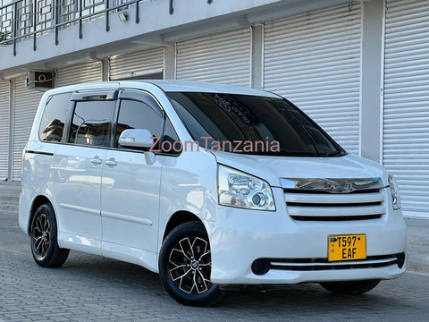 Toyota Noah New model - 5/6