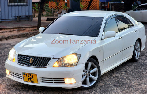 Toyota Crown Athlete - 2/6