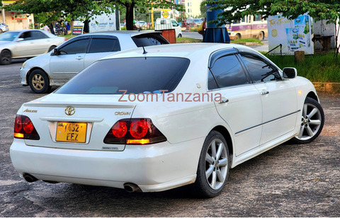 Toyota Crown Athlete - 3/6