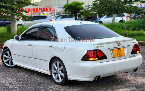 Toyota Crown Athlete - 4/6