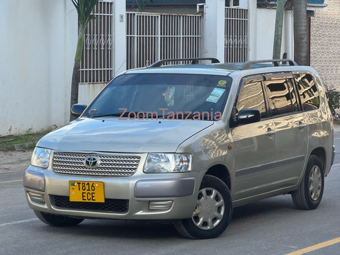 Toyota Succeed - 2/6