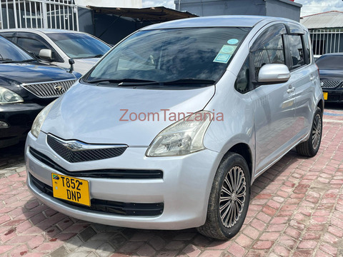 Toyota Ractis - 4/5