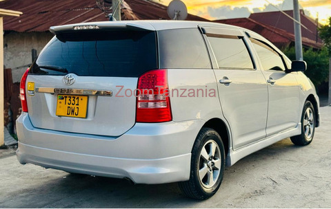 Toyota Wish - 5/6