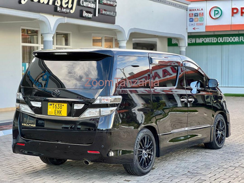 Toyota Vellfire - 2/6