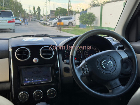 Mazda. Verisa.     2011 - 5/6