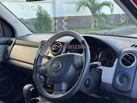 Mazda. Verisa.     2011 - 6/6