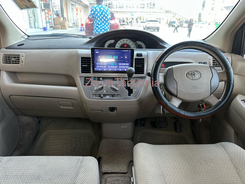 Toyota Raum - 6/6